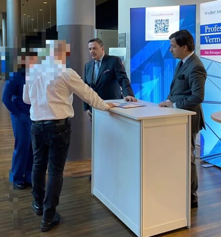 Wydler Asset Management - Börsentag Dresden - Thomas Fischer und Christian Weber im Gespräch mit Messebesucher Wydler Asset Management - Börsentag Dresden - Thomas Fischer und Christian Weber im Gespräch mit Messebesucher
