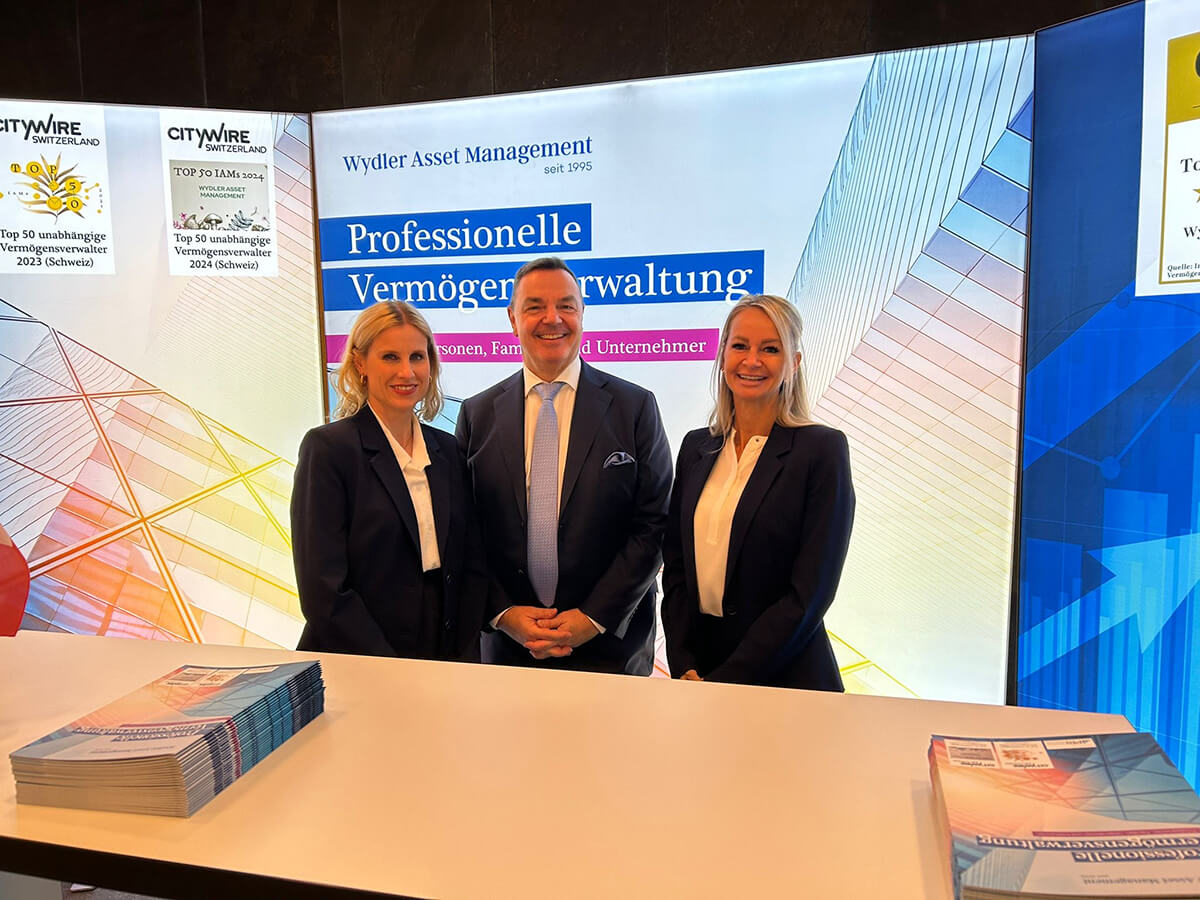 Wydler Asset Management Messe Nürnberg Messestand - Thomas Fischer mit Begleitung Wydler Asset Management Messe Nürnberg Messestand - Thomas Fischer mit Begleitung